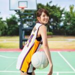Chloe So Instagram - 籃球使我快樂( ～’ω‘)～ 平時自己一個去街場打籃球🏀 會聽住音樂盡情去打😉 灑盡汗水真係好爽！ Wa! Wa! Wa! ヾ(´∀ ˋ)ﾉ 依家申請WeWa卡就有迎新獎賞送畀你🎉 分別係Samsung Galaxy Watch4 同 Sony LinkBuds S 耳機畀你揀🤩 有咗運動好伙伴，到時無論係計時爆盡射三分， 定係聽住歌Chill住咁上籃都no problem啦～ 而家網上申請WeWa銀聯卡，仲有額外免簽賬獎賞$200回贈！ 快啲出卡啦：https://bit.ly/3Qu3qM9 一齊Wa住做運動(❛◡❛✿) 齊齊釋放安多酚！ （受條款及細則約束） #WeWa #WeWa卡 #bballwithchloe @wewamode