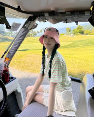 Cho Lee-hyeon Instagram - 더운데 안 더워🩵💙💚