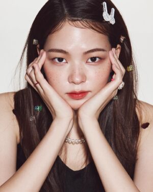 Cho Yu-jung Instagram - 🖤