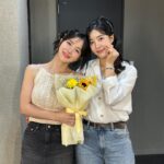 Cho Hyun-young Instagram - 영영 오지 않을 것 같았던 나의 첫 팬미팅… 준비하면서 정말 이래도 되나 싶을 정도로 많은 일이 있었지만 그래서 걱정 근심 가득찬 시간들 이었지만 오늘 와주신 우리 조렝이들 친구들 멤버 가족 을 보니 이루 말할 수 없을 정도로 행복했다!! 팬미팅을 위해서 고생해주신 분들 정말 진심을 담아 감사드립니다..! 오늘 이 감정 잊지 않고 앞으로 더 성장하는 현영이 되겠습니당 진짜 모두모두.. 사..랑..해…💕