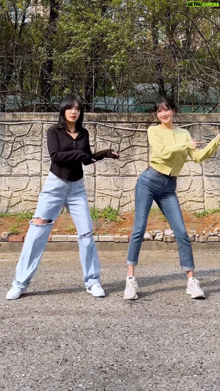 Cho Hyun-young Instagram - 언니 그렇게 하는거 아니라니까