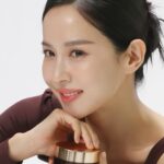 Cho Yeo-jeong Instagram - 봄이오면 탄력있고 싶어져요...☺️ @chogongjin_official #초공진 #소생진에센스 #아이크림 #탄력 #안티에이징