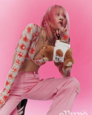 Choi A-ra Instagram - Pink matter🎧