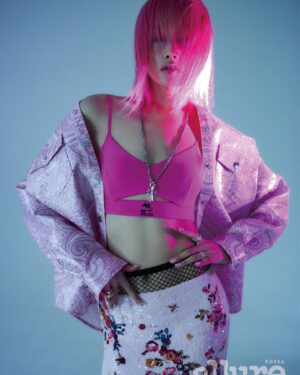 Choi A-ra Instagram - Pink matter🎧