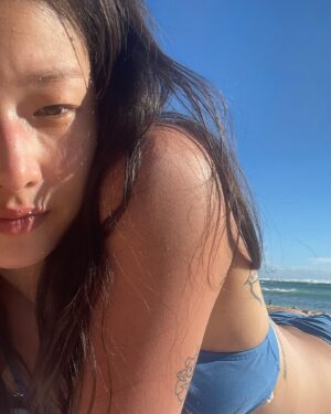 Choi A-ra Instagram - Waikiki on the beach🍹