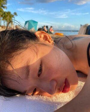 Choi A-ra Instagram - Waikiki on the beach🍹