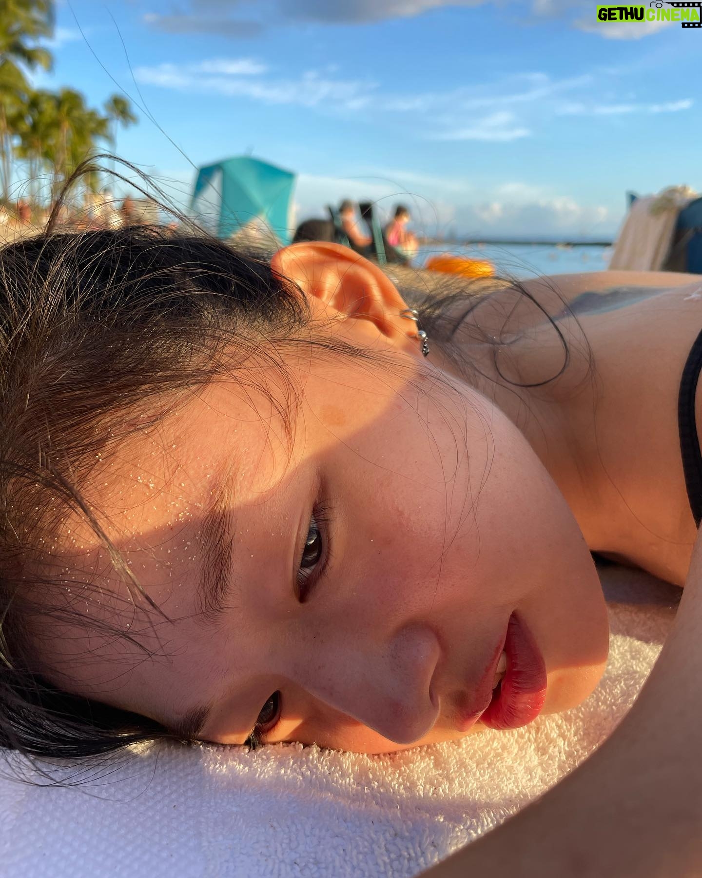 Choi A-ra - 6.3K Likes - Waikiki on the beach🍹