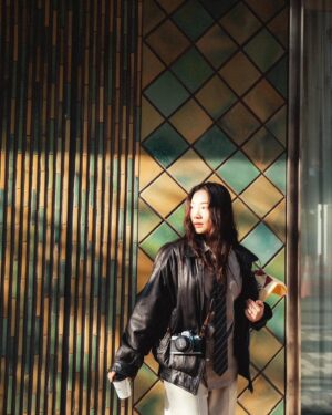 Choi Hee-seo Instagram - 질풍의 가죽 자켓 😎
#최희서 #데일리희서