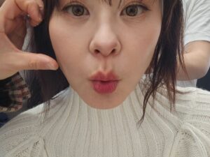 Choi Kang-hee Instagram - 오랜만에 촬영
월드비전 많은 대사님들 중에~ 이번엔 제가~ 당첨이 되서 
2024년 첫 소식지의 표지 주인공이 됐지요~~~~♡
행복하더라구요♡
설연휴때 때려먹고 운동도 몇주 훅 쉬어버리고 해서 
얼마나 아쉽던지 ㅋㅋㅋ 그래도 이쁘게 해주셔서~
현장에서 참 행복했어요~
사진도 잘 나오면 좋겠다 ㅎ
#월드비전#2024첫소식지#오늘의주인공은나야나