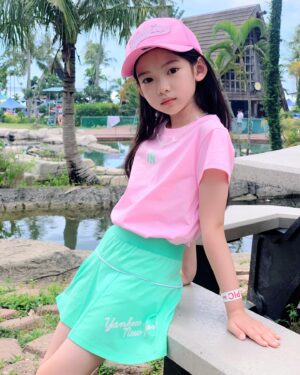 Choi So-yul Instagram - #협찬 @mlbkids_kr 

이번 괌 여행에서도 MLB KIDS 와 함께 🌴

에슬레져 여아 반팔 티셔츠 스커트 세트와 함께, HIP 하게 ☀️

#슈퍼팬키즈#SUPERFANKIDS#MLB키즈 #MLB키즈에슬레저 #MLB키즈모자#MLB샌들 #해외여행 #호캉스 #괌