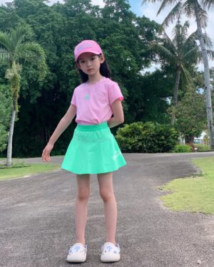 Choi So-yul Instagram - #협찬 @mlbkids_kr 

이번 괌 여행에서도 MLB KIDS 와 함께 🌴

에슬레져 여아 반팔 티셔츠 스커트 세트와 함께, HIP 하게 ☀️

#슈퍼팬키즈#SUPERFANKIDS#MLB키즈 #MLB키즈에슬레저 #MLB키즈모자#MLB샌들 #해외여행 #호캉스 #괌