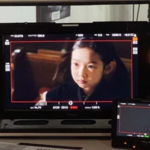 Choi So-yul Instagram - #우리집 7화 #드라마 #온에어 

MBC 우리집 🏠 많관부 많사부 🫶🏻

너무 이쁘셨던 연우 배우님과 함께했어요 ❣️
대기 중간에 계속 말걸어주시고 배려해주셔서 너무 감사했네요 👍🏻

현장에 계셨던 감독님과 모든 스텝분들의 챙김과 배려에 추운날 촬영이 너무 따뜻했습니다 ❣️❣️

👧🏻
소율이는 민희 역으로 나와요 💕

좋은 기회주셔서 감사합니다 @cna_cnckids 

❣️ 소율이 의상 @mardi_mercredi_lespetits 

#김희선 #이혜영 #김남희 #연우 #황찬성 #재찬 #BitterSweetHell #mbcdrama #MBC금토드라마 #MBC #마르디메크르디레쁘띠 
#최소율 #아역 #아역배우 #드라마촬영