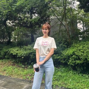 Choi Yoon-young Instagram - 어머 머리가 갑자기 길어졌어요💇🏻‍♀️
아무래도 야한생각을 많ㅇㄴㅎㅁㅎㄹ
초록초록 우리샵🌿정샘물🎄
Photo by 윤슬💕