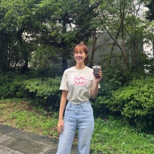 Choi Yoon-young Instagram - 어머 머리가 갑자기 길어졌어요💇🏻‍♀️
아무래도 야한생각을 많ㅇㄴㅎㅁㅎㄹ
초록초록 우리샵🌿정샘물🎄
Photo by 윤슬💕