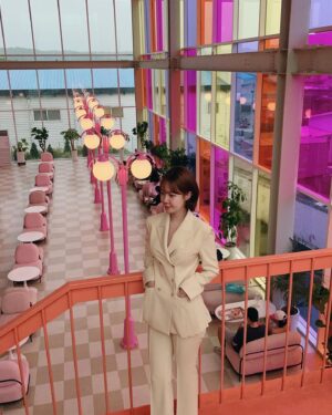 Choi Yoon-young Instagram - 오랜만🌈☁️🧀