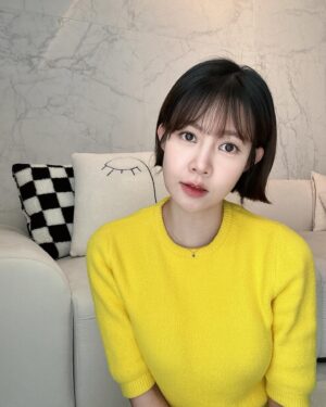 Choi Yoon-young Instagram - 이제 사진을 자주 올리겠다는 다짐을 해본다😎💛