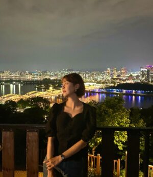 Choi Yoon-young Instagram - 야경 농혀브냉🌆
Photo by 바다💕