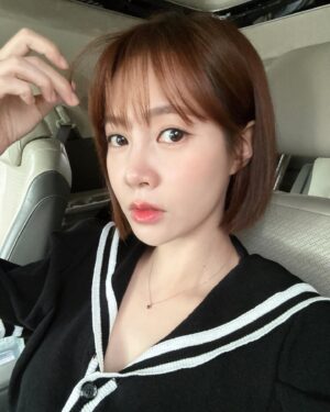 Choi Yoon-young Instagram - 안뇽 나 어디가게🙋🏻‍♀️