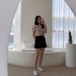 Choi Hee Instagram - 저는 신발은 무조건 편해야합니다… 아시죠😆 제가 그래서 르무통도 애정하고.. 아무리 비싼 신발도 불편하면 못신어요🥲 네이티브는 제가 신어봤을때도 편했어요! EVA소재라 적당한 쿠션감이 있고 빵을 오븐에 굽듯 구운 신발이라 부풀어오르며 공기층이 형성돼 말랑말랑해요. 일주일동안 신으면 발 모양에 맞게 모양이 성형되기 때문에 일주일동안은 꼭 양말신고 신어주세요~ 🤍 일주일 뒤 더더 편안하게 착용하실 수 있습니다 😉