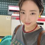 Choi Hee Instagram - 인천공항 도착하자마자 유모차를 안가져온걸 깨닫고 살짝 멘탈이 흔들렸으나.. 무사히 차선을 찾아 해결하고 ^^ ㅋㅋㅋ (진짜 진심 우리를 살린 윰차.. ㅋㅋㅋㅋㅋ ) 다섯살 예민보스 딸내미 모시고 다니며 가끔 울화통이 치미는 위기는 이 여행지 행복으로 가뿐히 넘기고 단둘이 비행기도 타고 일본 지하철도 타고.. 우리 둘에겐 잊지 못할 여행.. 🤍 다섯살은 좀 힘들고.. 한살 더 먹고 또 도전해봐야겠어요 ㅎㅎ 여러분 그리고 유모차는 꼭 챙기세요~~ㅋㅋㅋㅋㅋㅋㅋ