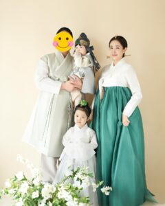 Choi Hee Instagram - 돌촬영 스냅이 도착했어요🤍 진짜 너무 울 아가들 예쁘게 담아주셔서 … 감동🥹🤍 @toit_de_goi 에서 예쁘게 찍고 왔어요😆