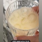Choi Hee Instagram - 누적판매량 300만팩!!!! ❤️‍🔥 원래 드시던 분들도 공구 가격보고 쟁이시네요😆 저도 매일 먹으며 하루에 천원꼴로 콜라겐 무려 10,000mg을 채우고 있어요. 하루에 천원 투자해서… 미래의 나에게 보답하세요!! 나중에 노화가 급격하게 오면 분명 후회합니다 🥲 외국에서는 고함량 콜라겐 제품들이 엄청 인기인데, 아직 우리나라에서는 이런 고함량 제품들 찾기가 어려워요.. 왜냐면 원가가 비싸거든요..!!! 매일유업에 방문해서 미팅했을때 들은 이야긴데요, 이 가격에 이렇게 고함량 고품질의 콜라겐을 만들 수 있는건 매일유업이라 가능하대요. 워낙 음료설비시설들이 대규모라 잘 갖춰져있어서 자체적으로 생산할 수 있고, 또 원료자체도 대량으로 구매를 하기때문에 훨씬 더 가격 경쟁력이 있다고 해요. 그래서 진짜 흉내내지 못하는 이정도 고함량 고스펙의 제품을 .. 한팩에 천원꼴로 소개할 수가 있어요. 정말 말도 안되는 가격입니다.😆 한팩에 콜라겐 고함량 밀크세라마이드 비오틴까지 들어서 따로 비오틴 영양제 챙겨드시지 말고, 이거 하나로 끝낼 수 있어요! ✔️300만팩이나 팔린데는 이유가 있겠죠? 주요 질문들 정리해볼게요🔎 Q. 콜라겐 10,000mg 인 이유? 콜라겐은 단백질의 일종이며, 섭취량이 많을수록 흡수율도 높아집니다. 콜라겐을 섭취하면 발꿈치, 연골, 손발톱, 머리카락 등 다양한 곳으로 흩어지게 되므로 충분량을 섭취하는 것이 중요합니다. Q. 밀크 세라마이드는 어떤 성분인가요? 우유에서 유래한 세라마이드로써, 세라마이드는 피부의 가장 바깥(각질층)에 존재하며, 부족하게 되면 피부의 수분이 날아가게 되어 건조해지고, 먼지, 매연 등 외인성 물질이 들어오는 원인이 됩니다. 밀크세라마이드는 피부보호 조성용 특허물질을 받은 성분으로 콜라겐과 더욱 시너지 효과를 냅니다. Q. 맛이 궁금해요. 콜라겐은 원료 특성상 고유의 텁텁하고 비린맛이 있는데 매일유업은 음료, 주스 등 액상 기술력이 우수해서 콜라겐 함량을 고함량으로 넣었는데도 레몬소다맛으로 맛을 잘 구현해내어 꾸준히 드실 수 있습니다. Q. 임산부, 수유부도 섭취해도 괜찮을까요? 임산부, 수유부 분들도 섭취할 수 있습니다. 다만 전문 의료전문가와 상담 후 섭취를 권장드립니다. Q. 유통기한은 몇일일까요? 매일유업의 엄격한 품질관리 기준에 따라 신선도를 유지하기 위해 제조일로부터 6개월로 설정하였습니다. 가장 추천하는 구성은 3번 구성이에요. 콜라겐 72팩에 증정으로 가루 포 타입 콜라겐을 1box더 드려요. 집에선 팩타입 드시고 여행갈때 가루 타입 가져가세요 🤍 셀렉스 콜라겐 최저가로 구매하시고 이전 피드에 댓글 이벤트도 많이 참여해주세요~~😆
