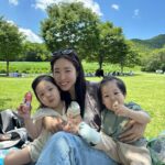 Choi Hee Instagram - 주말 찬란한 날씨를 만끽한 이틀의 기록 🤍 다들 행복한 주말이신가요? 저도 이틀내내 행복하게 보내고 있어요 😆 이제 집에 가서 애들 씻기고 재우고 또 내일 일 미리 좀 준비하고 해야하는데 주말 그냥 이대로 놀고만 싶네요 ㅋㅋㅋ 오늘 아침 오는 차안에선 남편이랑 “일 더 잘하는 법” “더 성장하기 위한 방법” 이런거 엄청 이야기하고 오다가 집에 가는 길엔 “됐다~ 인생 뭐 있냐~ 행복하자~” 이래요 ㅋㅋㅋ