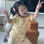 Choi Hee Instagram - 아직 토요일 맞죠..? ㅎㅎㅎㅎ 왜 일요일같은 기분이^^ ㅋㅋㅋㅋㅋㅋㅋ 남편이 시댁 안가서 자유부인 무산 🤣🤣🤣 하루종일 애들이랑 놀고 토밤 아까워서 밤 12시 지금까지 졸린 눈 비벼가며 하고 싶었던 것들 하고 있습니다 ㅋㅋ