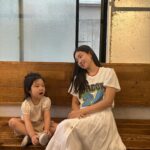 Choi Hee Instagram - 인천공항 도착하자마자 유모차를 안가져온걸 깨닫고 살짝 멘탈이 흔들렸으나.. 무사히 차선을 찾아 해결하고 ^^ ㅋㅋㅋ (진짜 진심 우리를 살린 윰차.. ㅋㅋㅋㅋㅋ ) 다섯살 예민보스 딸내미 모시고 다니며 가끔 울화통이 치미는 위기는 이 여행지 행복으로 가뿐히 넘기고 단둘이 비행기도 타고 일본 지하철도 타고.. 우리 둘에겐 잊지 못할 여행.. 🤍 다섯살은 좀 힘들고.. 한살 더 먹고 또 도전해봐야겠어요 ㅎㅎ 여러분 그리고 유모차는 꼭 챙기세요~~ㅋㅋㅋㅋㅋㅋㅋ