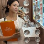 Choi Hee Instagram - 근황신고… 💌 폭풍 인스타를 안하니 뭔가 뜸한 느낌이죠 인친님들하고 멀어지고 싶지 않아요 ㅋㅋㅋ 논문 이제 제언만 쓰면 됩니다 마음으로 백번 포기했었는데 여기까지 오긴 왔어요 목요일 우선 제출하고 나면 한숨 돌리네요 😅 인친님들 덕분에 제가 성장하고 있어요. 주변에서도 공구 라인업이 너무 좋다고 칭찬 많이 해주고요.. 좋은 제품을 좋은 혜택에 소개할 수 있는 기회가 주어지는 것도 제겐 너무 감사한 일입니다.. 요즘 혈당컷 발사믹 테스트 중인데 남편 맛있다고 비싼 명품 발사믹 뿌려줄때보다 잘먹어요😋 킵은 다음주 월요일에 오픈해요 그동안 피부로 직접 침투할 수 없어 주사 시술을 했던 성분들을 모아시스 기술로 피부에 침투시키는 테크놀로지 코스메틱입니다. 브이올* 주사의 지방분해성분이 들어간 NaDC 크림과 저분자로 쪼개지 않은 고분자 히알루론산 (히알루론산은 원래 고분자인데 피부에 들어가지 않아 그동안 저분자로 쪼개왔던 것! 주사 시술은 고분자 히알루론산을 넣는거예요) 두 가지 제품 소개합니다. 킵은 워낙 원료도 비싸고 독보적 기술력이라 가격대가 높아요. 장바구니에만 담아두신 분들이 2000분 가까이 계시다는데 이런 혜택은 그동안 없었거든요. 가격 할인혜택 진짜 귀하답니다!!! 기대 많이 해주세요🤍