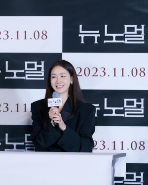 Choi Ji-woo Instagram - 🖤♥️
