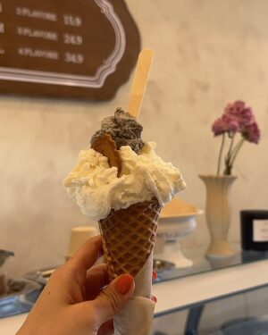 Choi Seol-hwa Instagram - .
어제 너무 맛있었던 광장시장 쪽 로잴라또✨
생긴지 얼마 안된거 같은데 사람들 줄 서서 먹으면 좋게땨..
사장님 커플 완전 친절 그 잡채✨