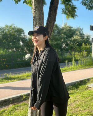 Choi Seol-hwa Instagram - .
일욜 알차게 보내따🩵
저 최근에 얼태기 제대로 왔어서 사진도 안찍었었는데 페이셜 마사지랑 관리 받으면서 다시 찍고 있어요ㅋㅋ

요 몇개월간 느낀건 관리 잠시 안하면 한순간에 무너진다는걸 몸소 느껴서 자외선 차단패치 열심히 붙히고 다니고 선크림 실내에서도 바르고 운전 할 때 팔톡시 꼭 끼고..ㅋㅋㅋㅋ
더 말하면 과하게 햇빛과 싸운다고 할까봐 여기까지 할게요ㅋㅋ

결론은 식약처허가받은 피부에 좋은 그린티 골프패치 이틀후인 21일에 60% 이상 할인 공구 진행하니까 이번에 왕창 쟁여두시길🩵
