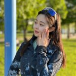 Choi Seol-hwa Instagram - #공구예정 야외 스포츠하시는 분들 집중🌞 자외선 차단패치를 가져와봤어요! ✅그린티 골프패치는 피부의 좋은 11가지 자연유래성분이 담겨있어요🍀 그리고 이제 걷기만해도 땀 나는 날씨 오는데 땀 조금 흘리면 너덜너덜 떨어지는 접착성음 저리가라 딱 잘 붙어있는 접착성을 갖고 있어요! 보통 라운딩 나가면 18홀 중간에 너덜너덜 떨어지는데 그림티패치는 샤워하기 전까지 잘 붙어있어서 좋더라고요 ✅우수한 통기성과 땀 흡수력 덕분에 잘 붙어있나봐요. 유독 잘 붙어있더라고요. ✅선크림의 자외선 차단율은 93%정도 밖에 안된다는 사실을 아세요? 그린티 자와선 차단패치는 98.9%의 자외선 차단율을 갖고 있어요🌞 그래서 저는 주근깨가 제일 잘 생기는 곳에 싹 가져다 붙혀요🌞 ✅그리고 그린티 패치의 디자인이 얼굴의 곡률과 유사하게 디자인을 해서 V라인처럼 갸름해 보이는 효과도 있어용✌🏻 🛑최소 60%에서 최대 66%까지 할인 끌고 와있으니 이번에 잔뜩 사두시고 올 여름에 주구장창 사용하세요. 접착력과 사이즈는 절대 후회 없을거예요❗️왜냐하면 저도 이것 저것 많이 사용해봤기 때문이쥬ㅎ 🛑사은품으로 제가 붙히고 있는 볼패치형을 주문하시면 최대 세박스까지 마스크형패치를 사은품으로 드려요✨😍