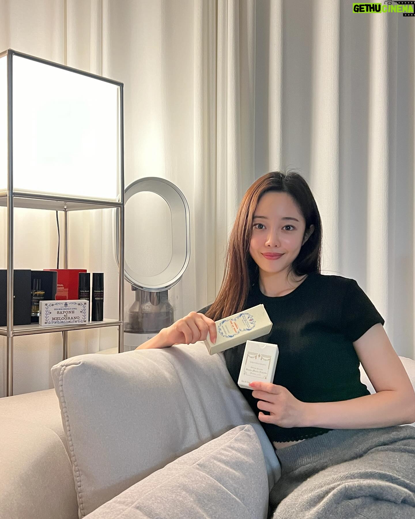 Choi Seol-hwa Instagram - . 현재 산마노에서 제일 잘 나가는 상품은 멜로그라노 비누‼️ 프레데릭말에서 제일 잘 나가는 상품은 오드 매그놀리아‼️ 저는 개인적으로 남자들이 프레데릭말에서 엉 빠썽이랑 포트레이트 오브 어 레이디 쓰면 센스있다고 느껴지더라구용ㅎㅎ 현재 산마노는 여자들이 쓸고 있고 프레데릭말은 남자들이 구매율 높아요‼️ 이보다 싸게 팔고 있는 곳은 없고 딱 내일 모레까지 공구니까 놓치지 말고 얼릉 겟하시길😊