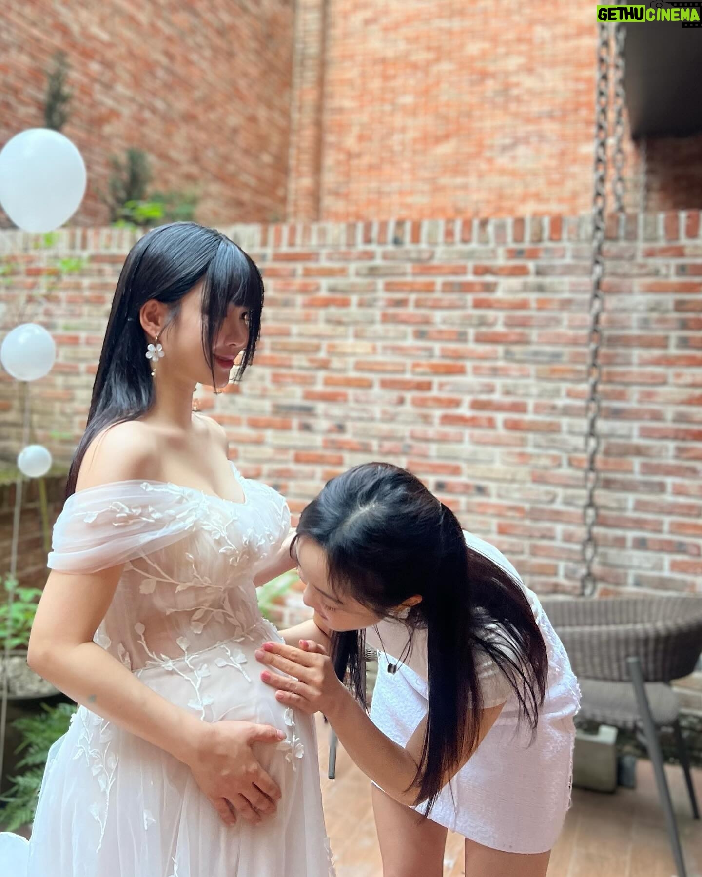 Choi Seol-hwa Instagram - . 고등학교 때 친구가 전학오면서부터 인연이 되어 20대의 전부가 되어줬던 내 칭구..💛 너가 품절녀가 이렇게 빨리 될 줄은 상상도 못했어😢😢 이제 평생을 책임져야 할 아이도 다음달이면 이 세상에 나오네 힘내 칭구야..ㅋㅋㅋㅋ (푸백아 이모만 믿어^^)