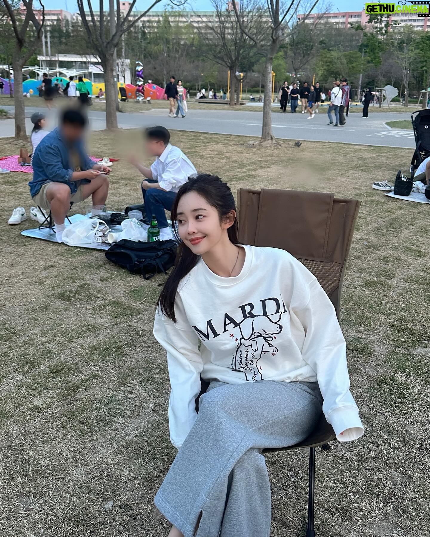 Choi Seol-hwa Instagram - 요즘 실내에서 햇볕 못보고 사느라 일 빨리 끝내고 지난 일욜에 한강 다녀왔는데 다녀오길 넘 잘함!! 어제부터 주구장창 비만 오눼🤭
