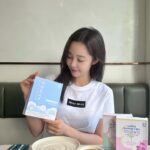 Choi Seol-hwa Instagram - . 어제부터 다이어트하고 자기 관리한다고 오랜만에 찾은 선더버드 🥗 양이 적구나..🤓 목표가 있기 때문에 효소도 가져왔쥬❗️ ✅식이섬유 다량 함유되어 있어서 화장실까지 잘 가요 ✅다른 브랜드에 비해 역가수치도 높아서 소화도 훨씬 빠르고요. ✅질리지 않는 맛에 ✅100%국내산 곡물만 사용했어요. 🌟이벤트가 두개나 걸려 있는거 기억하시쥬? 1️⃣6-8box 구매 고객께 모두 콤부차 1box씩! 증정. 2️⃣4-6-8box 구매 고객 중 열 분이나 뽑아서 황금올리브치킨 기프트 드려요💛 주인공이 되시길🤭🤭