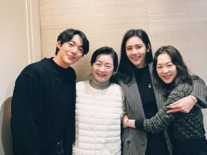 Choo Ja-hyun Instagram - 연말은 가족과 함께~~~
나의 엄마 내동생들 사랑합니다💜