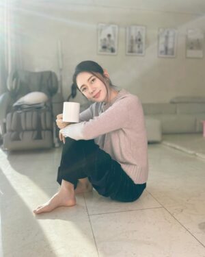 Choo Ja-hyun Instagram - 감기 조심하세요☕️