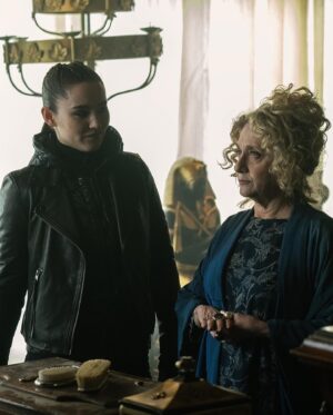 Christina Chong Instagram - Ep 3. Tomorrow and tomorrow and tomorrow - OUT NOW! 

Slide 1 - This is what is was like working with @paulwesley 

Before every scene we’d need some time to get the giggles out of the way. So now you know the story behind those ‘serious’ promo shots 😂. Apologies (again) to all the cast and crew who patiently waited for us to sort ourselves out - everyday! 🤣 And thanks for making it so fun @paulwesley You’re the best Kirk 😜

Slide 2 - Team Poutine!! The lovely and talented @adelaidekane joined us on our escapade and it was an absolute delight to share the screen with her 🥰

Slide 3 - And getting the opportunity to work with #CarolKane 👀👀👀 Not only is she the nicest woman, she’s the funniest 😆 Again, it was me (and Paul) devastated that I couldn’t not laugh (off camera) in all her close ups 👀 You just can’t trust me to not crack up 🤦🏻‍♀️ Sorry Carol!!! 

Thank you @reed_dave for your excellent script, @arrow.photos for your on point direction, @andreaheldman for getting makeup down to 20 minutes 😂, costumes for keeping us as warm as possible in -17C, @widgetfactoryco for your invaluable support and for this incredible opportunity that @ajgoldsman1629 and @alonsomyers 
gave me 🥹🙏🏻

Thank you @startrek @startrekonpplus @paramountplus @paramountplusuk  @secrethideoutco 
and the whole cast and crew 🙏🏻🙏🏻

I really hope you guys have as much fun watching this episode as we all had filming it. 

Thank you for watching 🙏🏻❤️