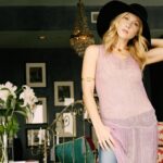 Christina Applegate Instagram - 🌺🤠