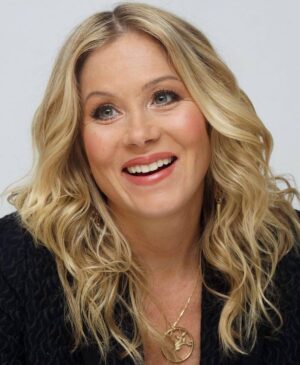 Christina Applegate Instagram - 🌴link in bio🌴