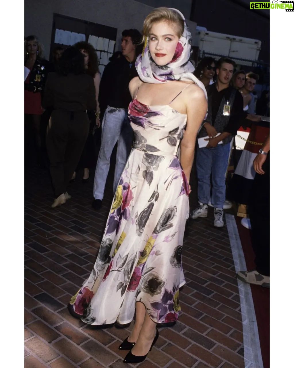 Christina Applegate Instagram - 🌷