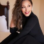 Christina Chang Instagram - Just casually sitting and waiting on a Tuesday, as you do. Big love to @violetartistry for the snaps! 💫🙏🏽 Also, the final season of @thegooddoctorabc begins tonight, tune in on @abcnetwork @ 10pm (catch up on @hulu) #thegooddoctor #hulu #abc #sony #premiere #finalseason
