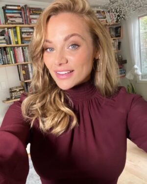 Christina Ochoa Instagram - I may not drink wine… but I can still dress like it! 🍷 ;)

New @promisedlandabc episode tonight 10/9c @abcnetwork and stream on @hulu 💃🏻

💄@jentioseco

#PromisedLand
#VeronicaSandoval
#LaFamilia
