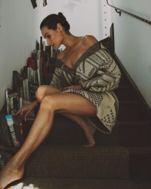 Christina Ochoa Instagram - 𝖯𝖨𝖢𝖪𝖸．．． 📚
Dir: @thebadzebra 
@diliana_deltcheva 
MU: @jenichua 
Styling: @moloveyourwork7 
Thx: @ig_of_kg @jessicalheath @biossance d.o.lan.ja.d