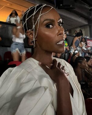 Christine Adams Instagram - Is there a recovery facility for people who have seen @beyonce ?🐝 Asking for 75,000 of my friends.