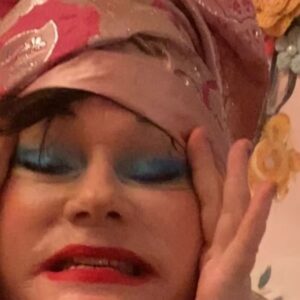Christine Koht Instagram - Nå er det bare 5 dager igjen til jeg skal ha mitt nye show på kulturhus 💗
Og det har jo vært min store drøm i 5 år.
Nå er jeg i knallform og ser helt smæsjing ut - og er klar klar som ett egg. 
Og damer, kom kom til «Koht på liv og død»
Livskraft og livsglede i bøtter og spann.  Herregud som jeg gleder meg💞
Her kommer jeg:
26.Ælvespeilet, Porsgrunn
31. Januar, Nøtterøy kulturhus
4. Februar, Bølgen kulturhus
9. februar, Festiviteten Haugesund
15. februar, Kolbotn kulturhus
17. februar, Parkteateret Moss
29. februar, Askim kulturhus
8. mars, Asker kulturhus
( du kan kjøpe bill på nettsiden til kulturhusene)💚🩷🧡🩵🧡💚🩷