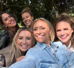 Christine Lakin Instagram - Had the most fun hanging in the woods with these homies a few weeks ago on @howrudepodcast ! “Lakin get in the microwave!” IYKYK 😂 

Listen wherever you get your podcasts! 🎧 
@jodiesweetin @andreabarber @beverleymitchell @moonfrye